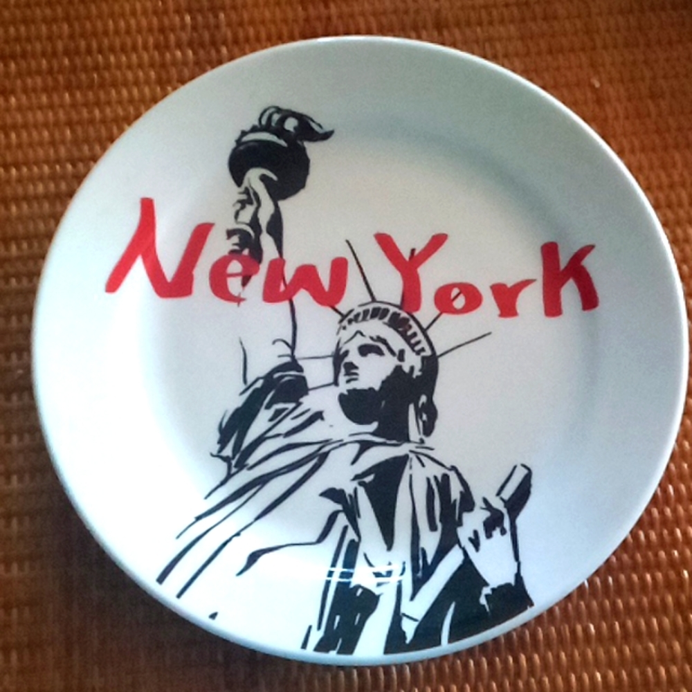 Decorative New York City Statue of Liberty plate